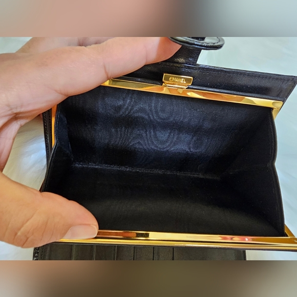 🎉🎉HOST PICK🎉🎉CHANEL CC Logo Patent Leather Long Bifold Wallet Black - Picture 10 of 15
